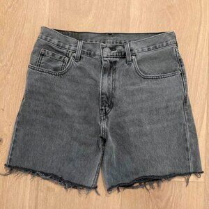 Black Levi's 550 denim shorts.